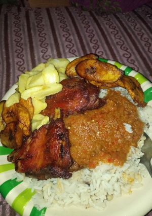 A picture of Rice beans plantain chips en chicken.