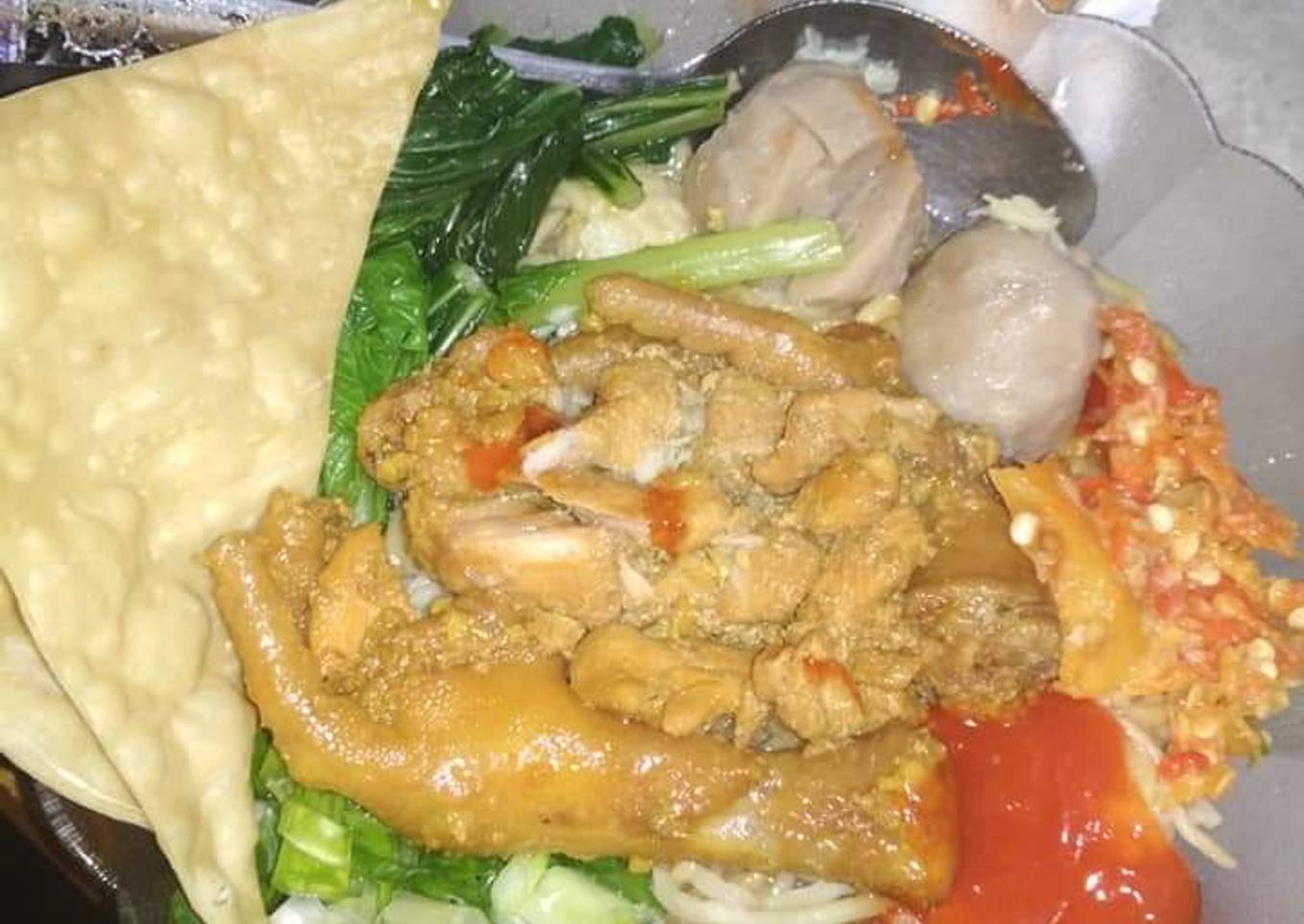 Mie ayam bakso, ceker, spesial maknyus