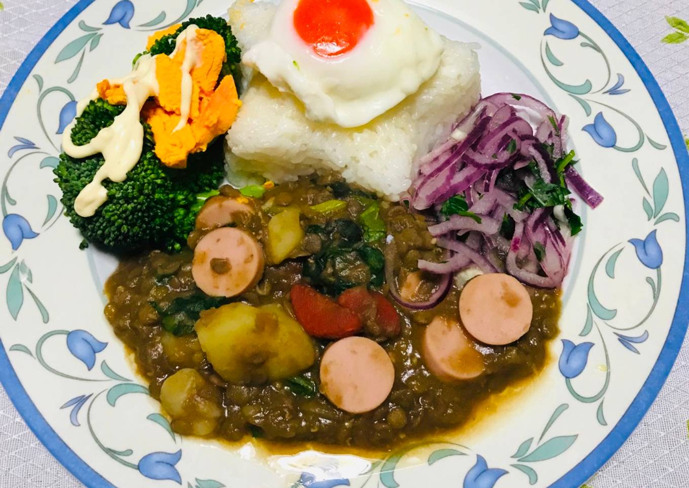Lentejas Guisadas con salchichas y espinaca al estilo de mi Abuela!