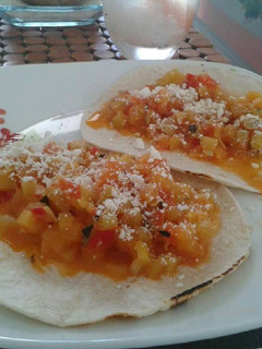 Una foto de Tacos de calabaza