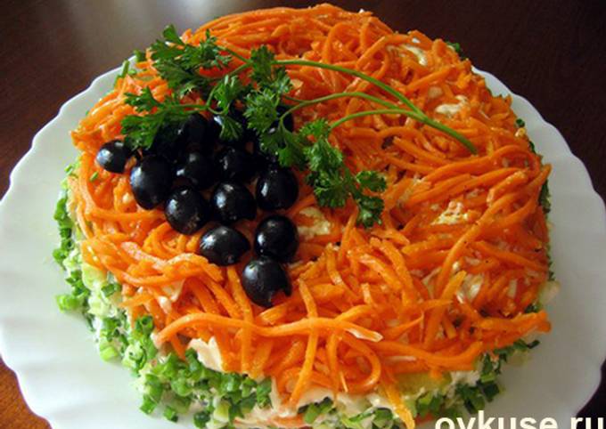 салат изабелла с корейской морковью и копченой курицей
