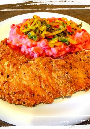 Una foto de Milanesa de Cerdo con Puré Mixto