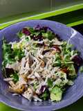 Ensalada con pollo y queso