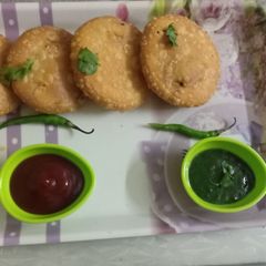 A picture of Pyaz kachori.