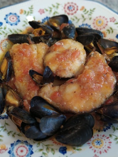 Una foto de Merluza en salsa, con mejillones Franceses