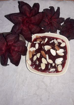 બીટ નો હલવો(Beet Halvo Recipe in Gujarati) રેસીપી મુખ્ય ફોટો