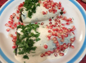 Una foto de Chiles en nogada