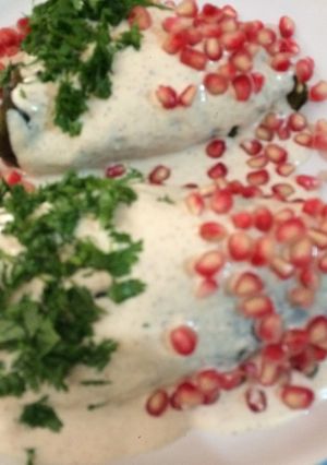 Una foto de Chiles en nogada