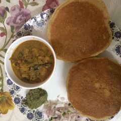 Crispy rava poori with potato sabji A picture of Crispy rava poori with potato sabji.