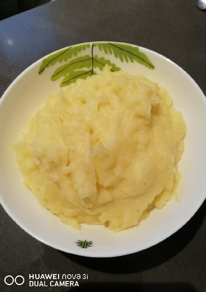 A picture of Mashed Potatoes.