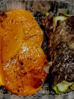 Una foto de Rollos de carne y vegetales con calabazas al horno