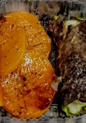 Una foto de Rollos de carne y vegetales con calabazas al horno