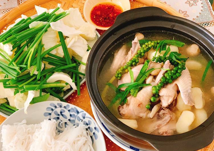 Simple Way to Prepare Perfect Lẩu gà nấu tiêu xanh
