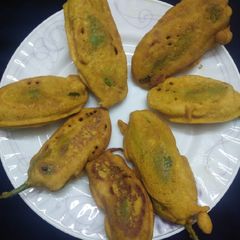 A picture of Rajsthani mirch pakoda.