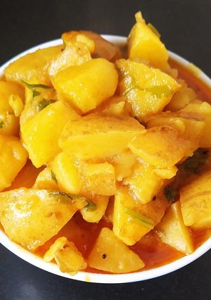 બટાકા નુ છાલવાલુ શાક રેસીપી મુખ્ય ફોટો