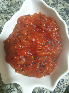 टमाटर की की खट्टी मीठी चटनी(Tamater ki khatti meethi chutney recipe in Hindi) रेसिपी मुख्य फोटो