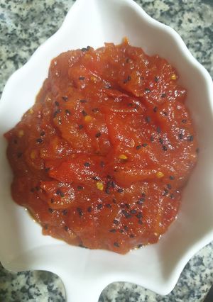 टमाटर की की खट्टी मीठी चटनी(Tamater ki khatti meethi chutney recipe in Hindi) रेसिपी मुख्य फोटो