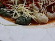 Una foto de gnocchi acelga
