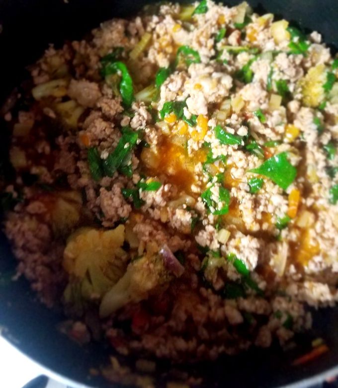 Una foto de Pastas con carne molida y verduras