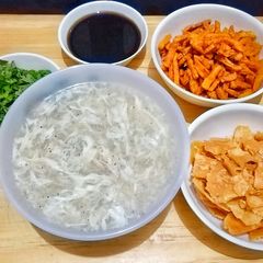A picture of Chicken corn soup with papri and slims.