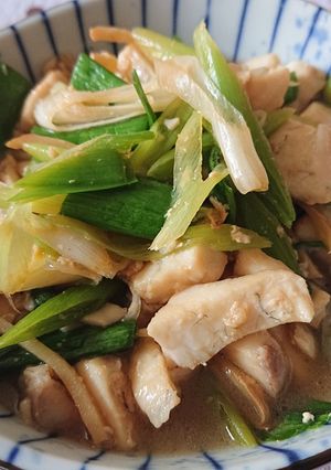 石班魚炒蒜苗 的食譜成品照片