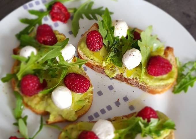 Steps to Prepare °Tartines avocat-framboise°