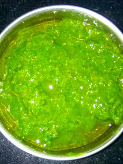 धनिया पत्ते की चटपटी चटनी(Dhaniya patte ki chatpati chatni recipe in Hindi) रेसिपी मुख्य फोटो