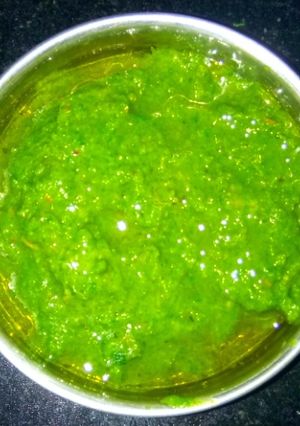 धनिया पत्ते की चटपटी चटनी(Dhaniya patte ki chatpati chatni recipe in Hindi) रेसिपी मुख्य फोटो