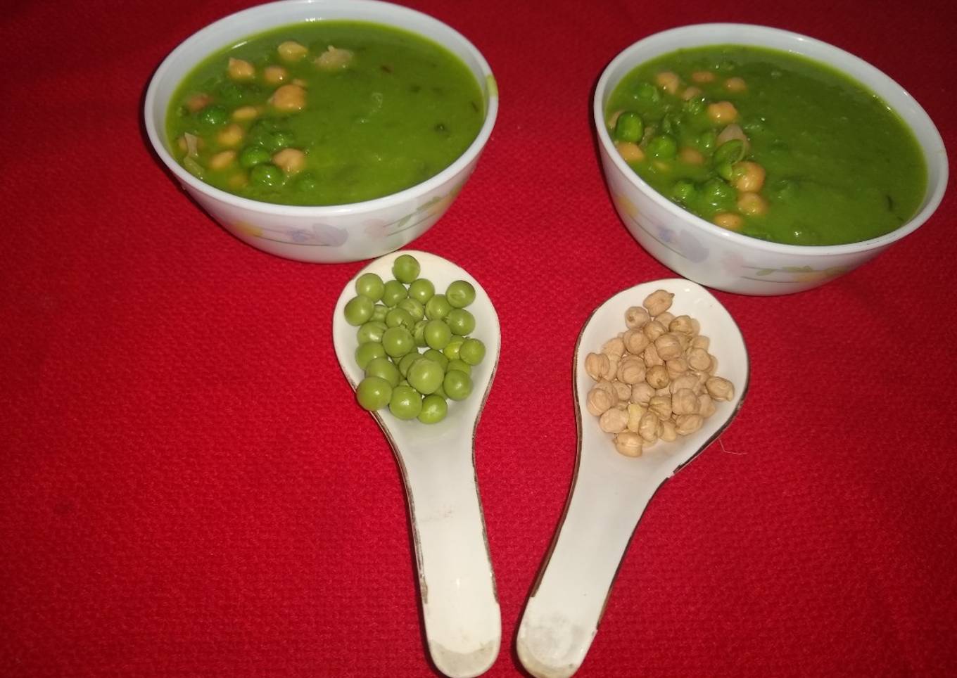 Chickpea and green peas soup