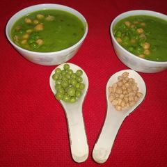 A picture of Chickpea and green peas soup.