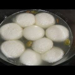 A picture of White rasgulle.