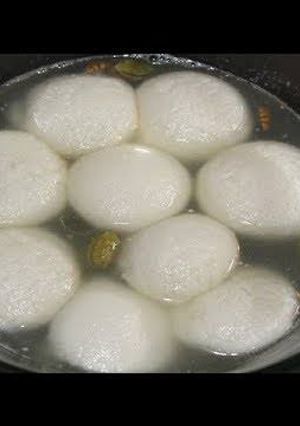 A picture of White rasgulle.