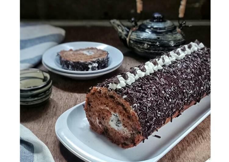 Chocolate Banana Roll Cake