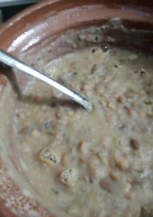 Una foto de Frijolitos rancheros con pulque y pechuga refritos las correa