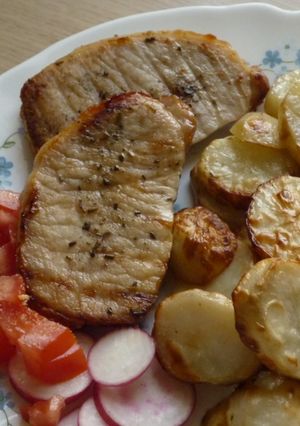 Szaftos sertéskaraj vele sült krumplival recept fotója