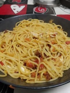 Una foto de 🍝 Pasta con tomates secos y mozzarella