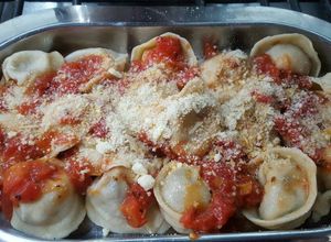 Una foto de Agnolottis de muzzarella y jamón crudo con fideos de yapa