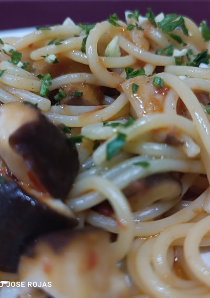 Una foto de Spaghetti con shiitake y Cava