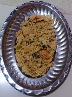વેજીટેબલ મેગી રાઈસ (Vegetable Maggi Rice Recipe In Gujarati) રેસીપી મુખ્ય ફોટો