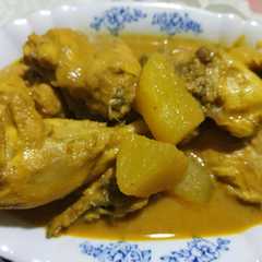 A picture of Gulai ayam.