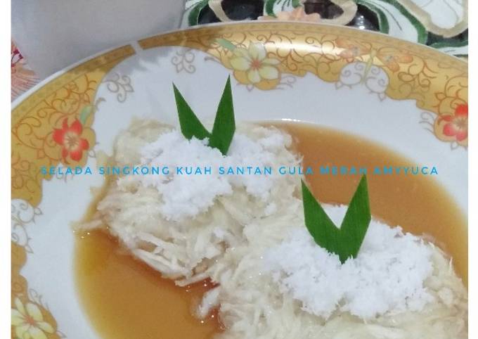 Selada singkong kuah santan gula merah (sulada gumbili)