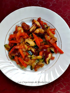 Una foto de Salteado de verduras con nueces