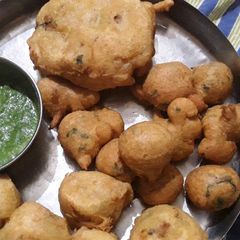A picture of Pav Patties with assorted bhajias.