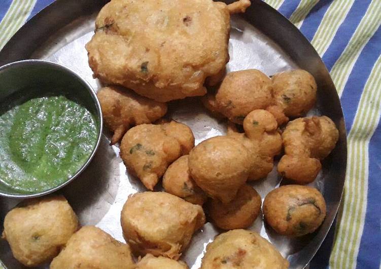 Pav Patties with assorted bhajias