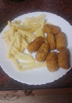 Una foto de Croquetas de atún, fogonero y palitos de cangrejo