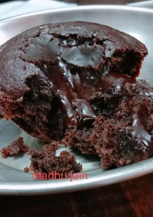 एगलैस चॉको लावा केक (eggless choco lava cake recipe in Hindi) रेसिपी मुख्य फोटो