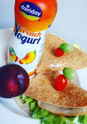 A picture of Delicious Turkey Sandwich Snack.