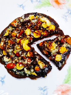 A picture of Choco Nutty Pizza.