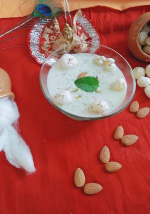 मक्खाना खीर(Makhana Kheer recipe in Hindi) रेसिपी मुख्य फोटो