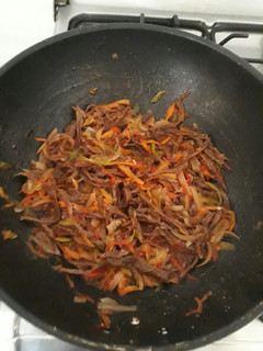 Una foto de Carne esmechada o ropa vieja